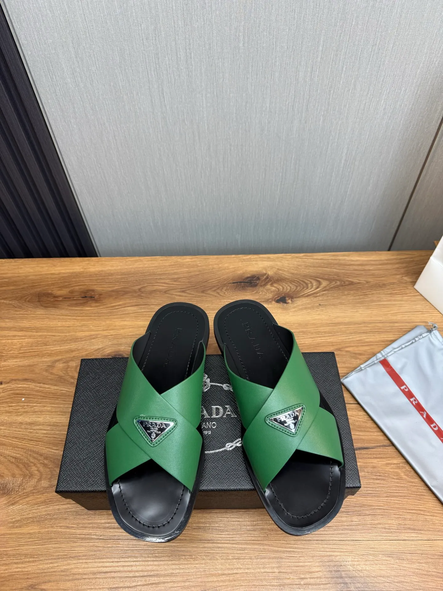 Factory price 340💰 ＰＲＡＤＡPrada - popular men's slippers hot sale 🔥 🩴Official website one to one production 38-45 sizes 45 46 🉑️Customized!